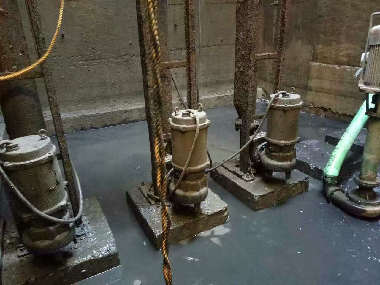 澄江污水池清理