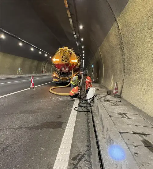 澄江隧道排水渠清淤